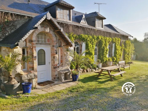 Gîte Gennes-Longuefuye, 6 pièces, 11 personnes - photo_1011459811569