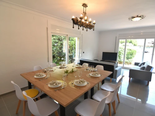 Maison Roses, 6 pièces, 12 personnes - photo_1011503385862