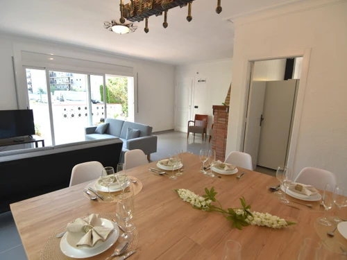 Maison Roses, 6 pièces, 12 personnes - photo_1011503385862