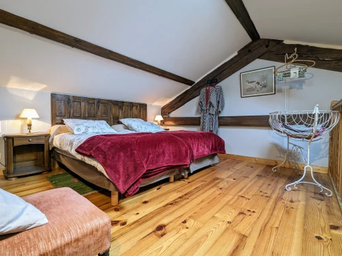 Guestroom Saint-Romain-Lachalm, 1 pièce, 4 personnes - photo_1011663121327