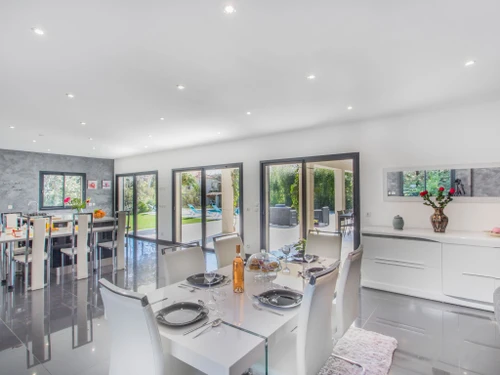 Villa Saint-Cyr-sur-Mer-Les Lecques, 5 bedrooms, 14 persons - photo_1011686530180