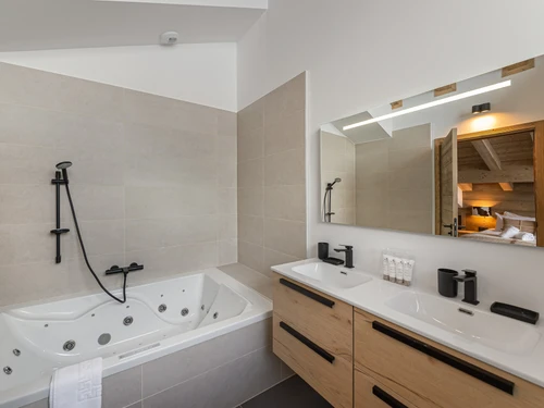 Chalet Méribel, 4 bedrooms, 10 persons - photo_18517452429