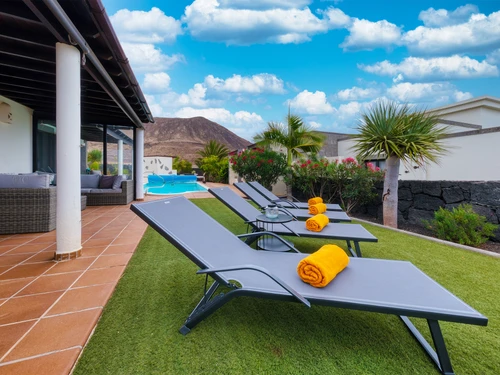 Villa Playa Blanca, 3 bedrooms, 8 persons - photo_1011713118272