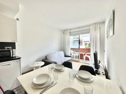 Apartment Roses, 2 bedrooms, 4 persons - photo_1011399467779