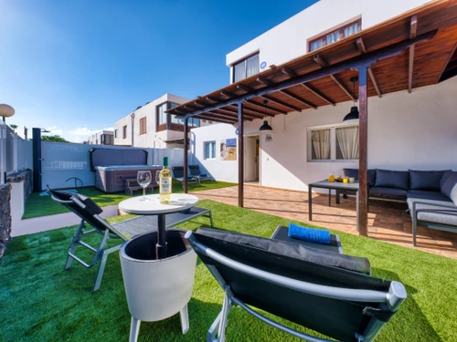 Villa Puerto del Carmen, 4 bedrooms, 8 persons - photo_1011713114228