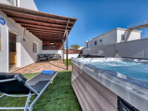 Villa Puerto del Carmen, 4 bedrooms, 8 persons - photo_1011713114228