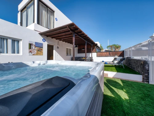 Villa Puerto del Carmen, 4 bedrooms, 8 persons - photo_1011713114228