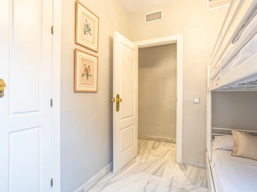 Apartment Tomares, 3 bedrooms, 5 persons - photo_1011830383257