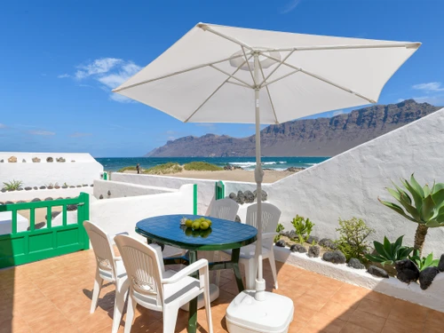 Apartamento  Famara, 2 dormitorios, 4 personas - photo_1011866083205