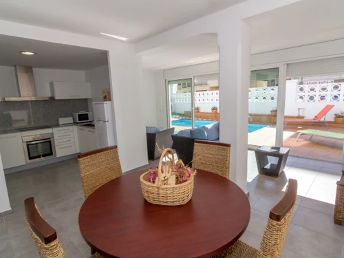 Apartment Roses, 2 bedrooms, 4 persons - photo_1011873960301