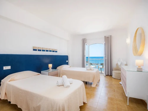 Apartment Cala Bona, 3 bedrooms, 6 persons - photo_1011874512838