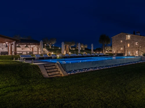 Villa Cornellà del Terri, 8 dormitorios, 20 personas - photo_1011875211917