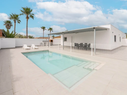 Villa Chiclana de la Frontera, 3 bedrooms, 2 persons - photo_1011963751949