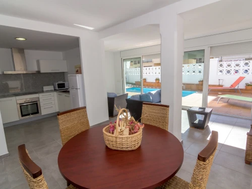 Apartment Roses, 2 bedrooms, 4 persons - photo_1011963753757