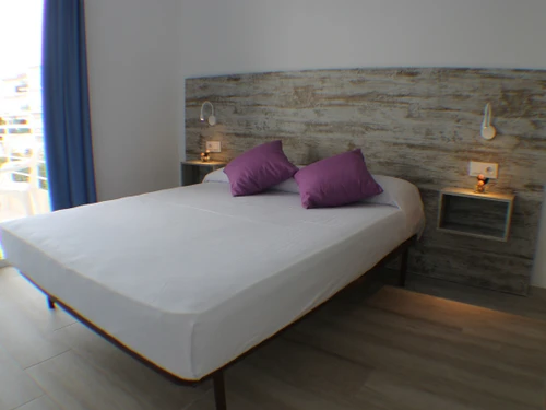 Apartment Roses, 2 bedrooms, 6 persons - photo_1011964177135