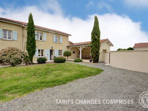 Casa rural Chalain-le-Comtal, 6 dormitorios, 15 personas - photo_1011973419472