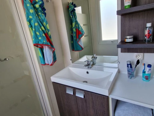 Camping Saint-Geniez-d'Olt, 3 bedrooms, 6 persons - photo_1012082942405