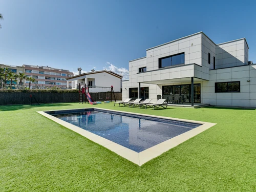 Villa Pineda de Mar, 4 bedrooms, 9 persons - photo_1011874939644