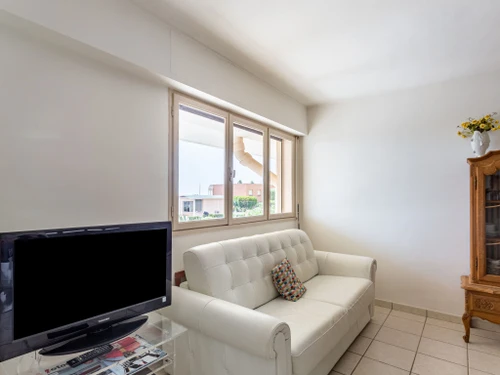 Apartment Le Lavandou, studio flat, 4 persons - photo_17774424718