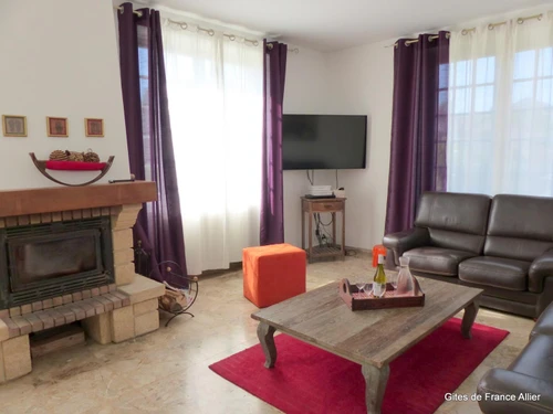 Gîte Le Mayet-de-Montagne, 6 pièces, 10 personnes - photo_14120060009