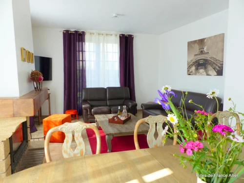 Gîte Le Mayet-de-Montagne, 6 pièces, 10 personnes - photo_14120060009