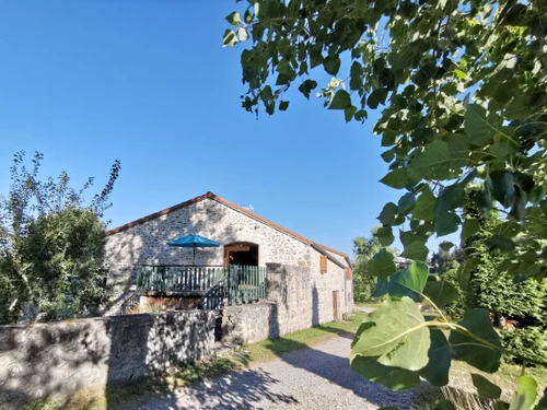 Gîte Saint-Romain-Lachalm, 1 pièce, 2 personnes - photo_15011647948